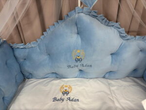 PEPPIbambini ROYAL Velvet Blue Biancheria da letto per bambini 11 pezzi, 100% Cotone con Ricamo - immagine 2