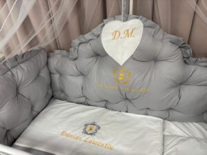 PEPPIbambini ROYAL Grey Biancheria da letto per bambini 11 pezzi, 100% Cotone con Ricamo - immagine 5