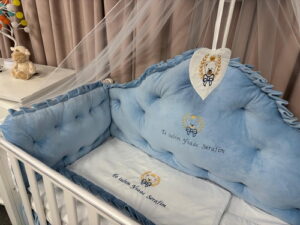 PEPPIbambini ROYAL Velvet Blue da letto per bambini 11 pezzi, 100% Cotone con Ricamo - immagine 3