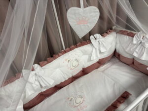 PEPPIbambini ROYAL White Pink Velvet Biancheria da letto per bambini 11 pezzi, 100% Cotone con Ricamo - immagine 2