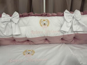 PEPPIbambini ROYAL White Pink Velvet Biancheria da letto per bambini 11 pezzi, 100% Cotone con Ricamo - immagine 4