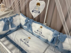 PEPPIbambini ROYAL White Blue Velvet Biancheria da letto per bambini 11 pezzi, 100% Cotone con Ricamo - immagine 3