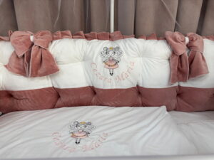 PEPPIbambini ROYAL White Pink Velvet Biancheria da letto per bambini 11 pezzi, 100% Cotone con Ricamo - immagine 4