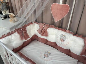 PEPPIbambini ROYAL White Pink Velvet Biancheria da letto per bambini 11 pezzi, 100% Cotone con Ricamo - immagine 3