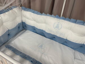 PEPPIbambini ROYAL White Blue Velvet Biancheria da letto per bambini 11 pezzi, 100% Cotone con Ricamo - immagine 3