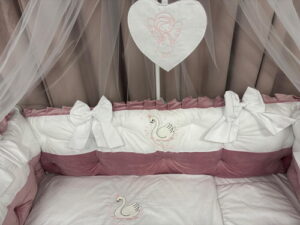 PEPPIbambini ROYAL White Pink Velvet Biancheria da letto per bambini 11 pezzi, 100% Cotone con Ricamo - immagine 5