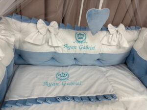PEPPIbambini ROYAL White Blue Velvet Biancheria da letto per bambini 11 pezzi, 100% Cotone con Ricamo - immagine 6