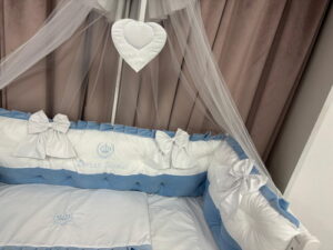 PEPPIbambini ROYAL White Blue Velvet Biancheria da letto per bambini 11 pezzi, 100% Cotone con Ricamo - immagine 4