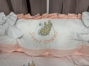 PEPPIbambini ROYAL White Somon Velvet Biancheria da letto per bambini 11 pezzi, 100% Cotone con Ricamo - immagine 8
